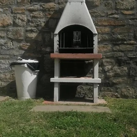 Vila Sumbilla, Modern, With Sauna, Heated Jacuzzi Near Tuscany